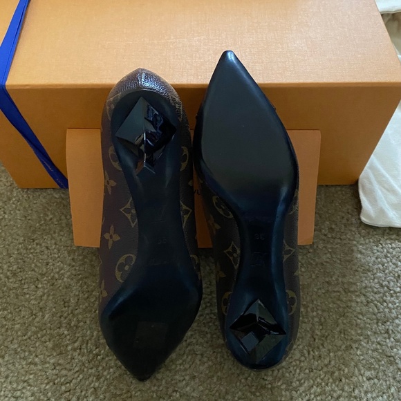 Louis Vuitton Heels. Brand new size 36 (6 US) - Picture 5 of 5